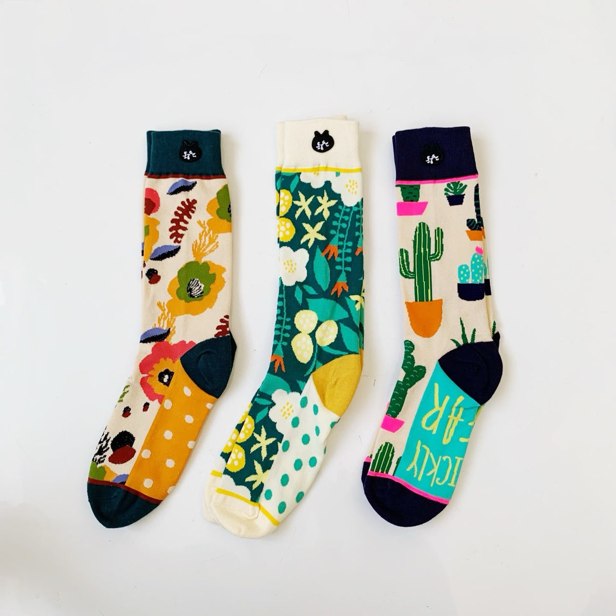 [限時預購] ️2026年秋冬新品✨驚訝貓日系可愛貓咪刺繡加厚毛圈中高筒襪子一組3對