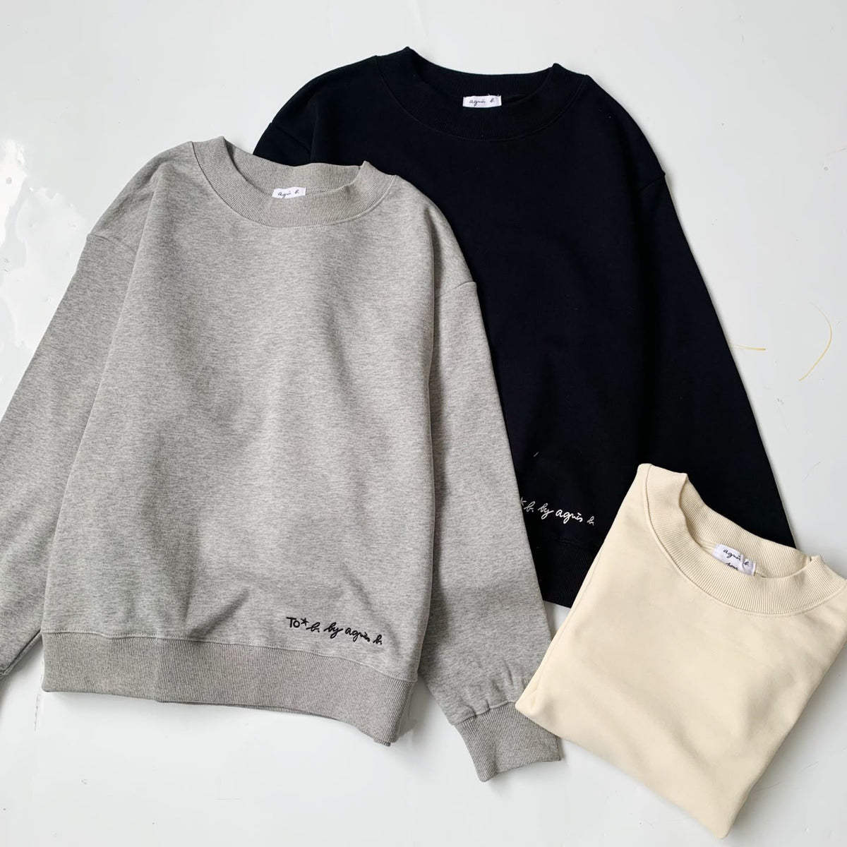 [限時預購] ️2026年秋季新品✨agnes b.下擺刺繡寬領純色圓領衛衣