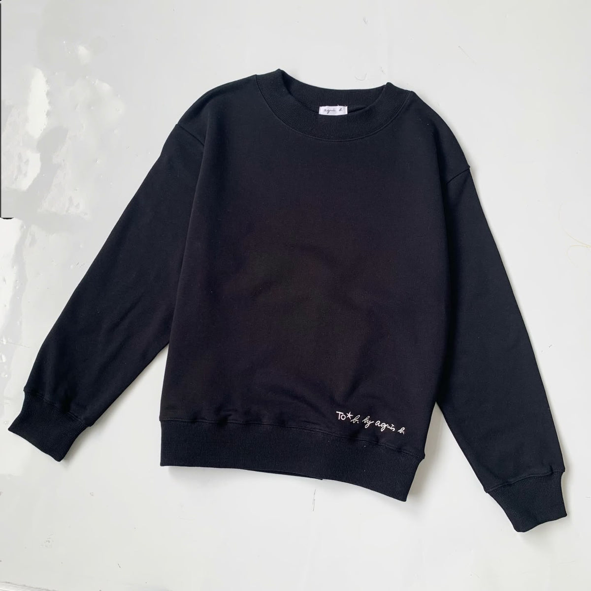 [限時預購] ️2026年秋季新品✨agnes b.下擺刺繡寬領純色圓領衛衣